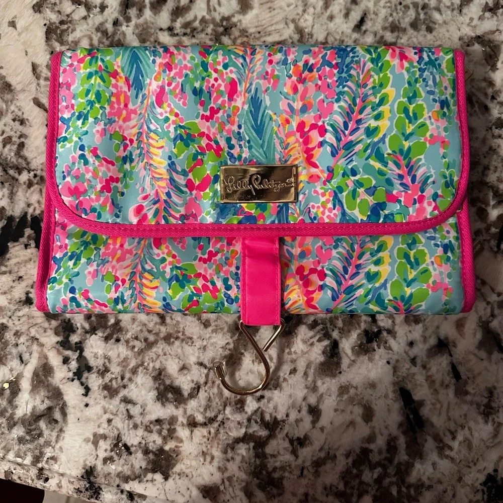 Lilly Pulitzer catch the wave travel bag makeup toiletries new in package HTF - Picture 1 of 4